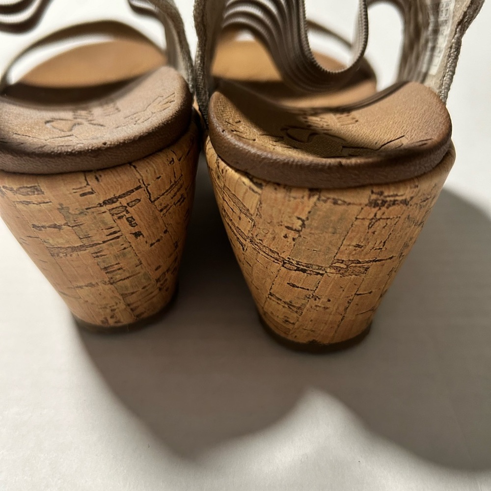 Skechers Cali Luxe Foam Tan Brown Cork Wedge Heel Sandal Size 8 - Picture 5 of 7